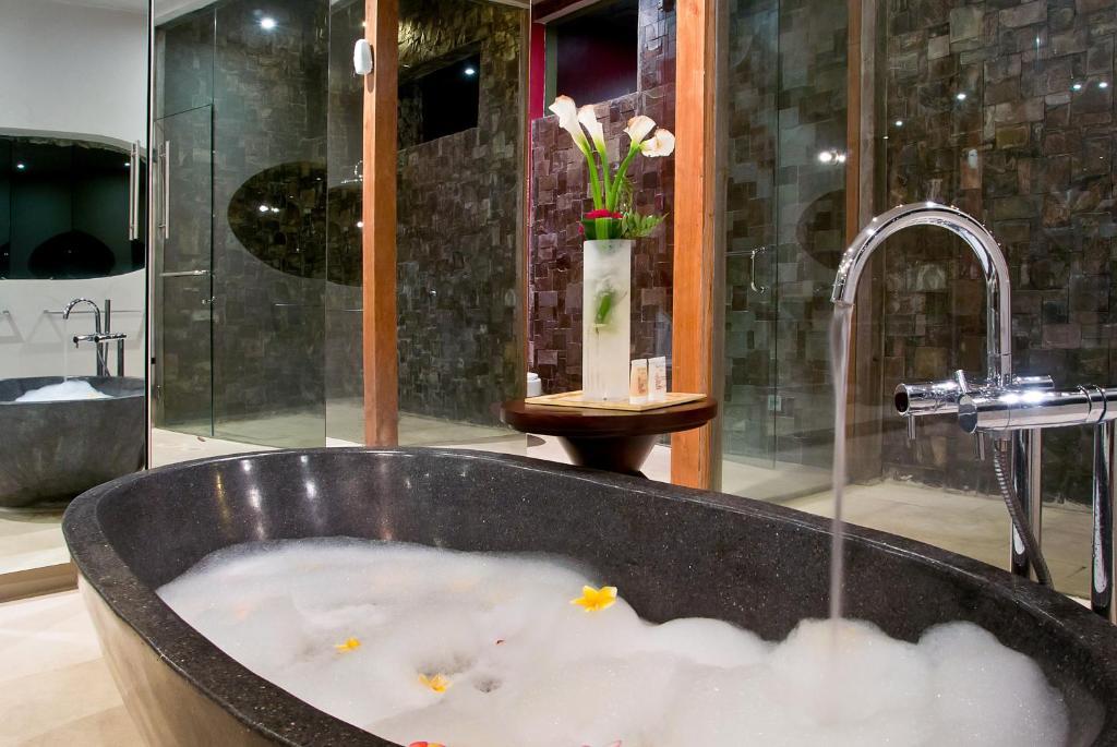 Eko Villa Seminyak - Tropical Villa, Walk To Beach Стая снимка