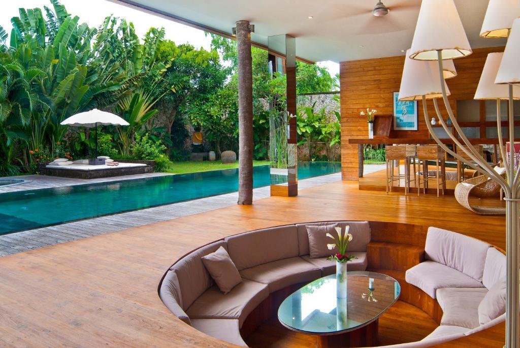 Eko Villa Seminyak - Tropical Villa, Walk To Beach Екстериор снимка