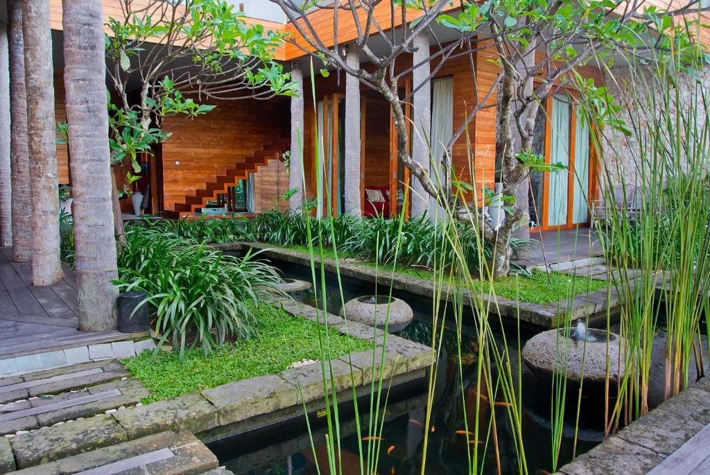 Eko Villa Seminyak - Tropical Villa, Walk To Beach Екстериор снимка