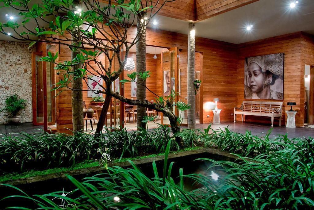 Eko Villa Seminyak - Tropical Villa, Walk To Beach Екстериор снимка