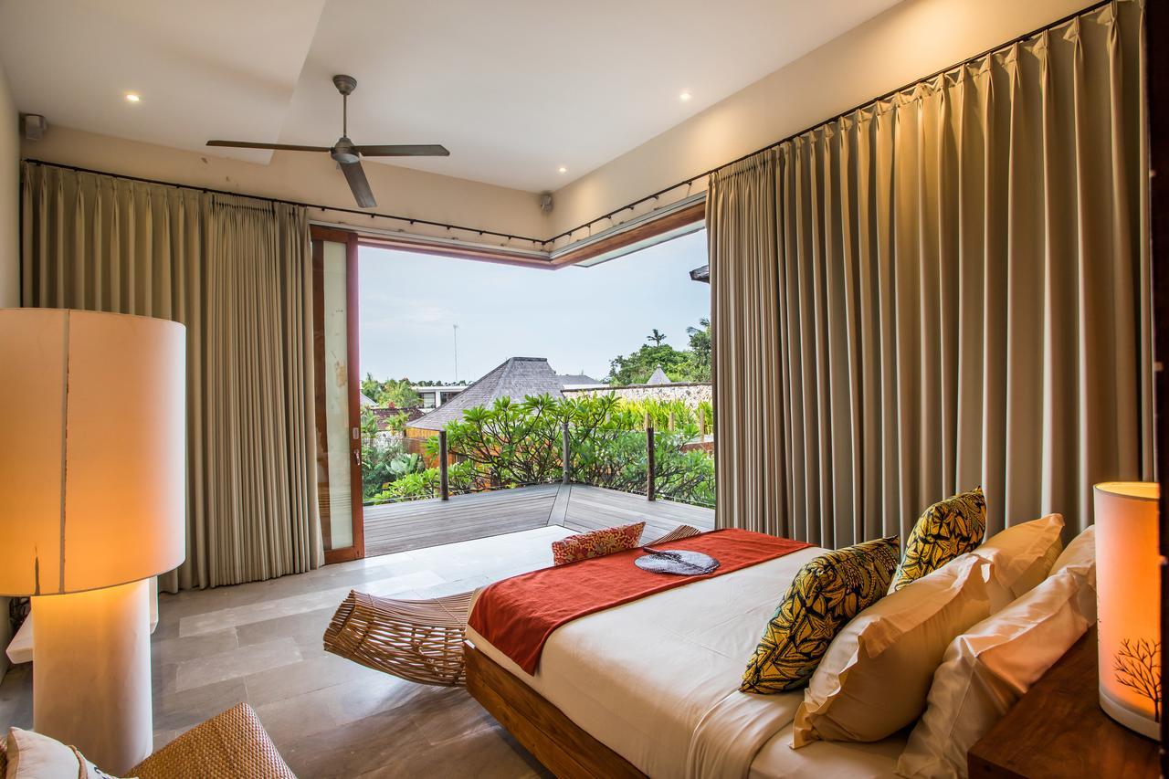 Eko Villa Seminyak - Tropical Villa, Walk To Beach Екстериор снимка