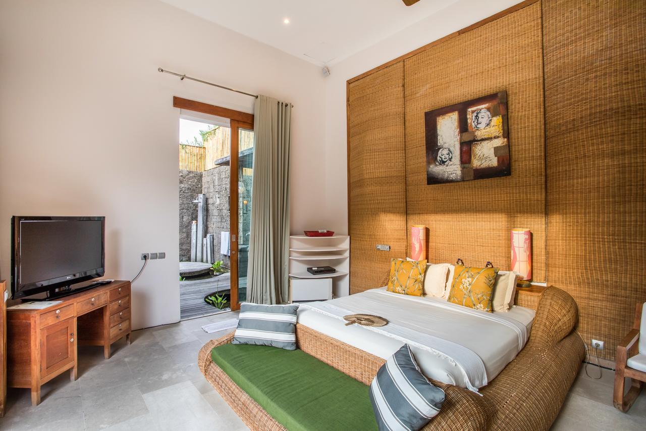 Eko Villa Seminyak - Tropical Villa, Walk To Beach Екстериор снимка